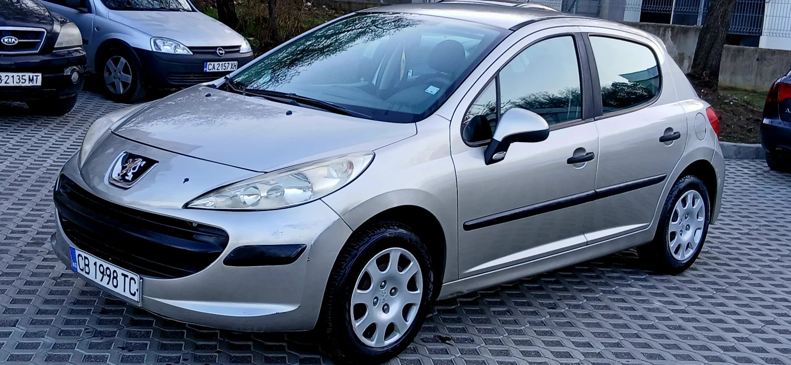 Peugeot 207 1.4 УНИКАЛНА 140 000 КМ, снимка 2 - Автомобили и джипове - 53834685