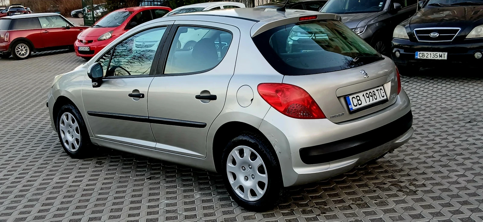 Peugeot 207 1.4 УНИКАЛНА 140 000 КМ, снимка 4 - Автомобили и джипове - 53834685