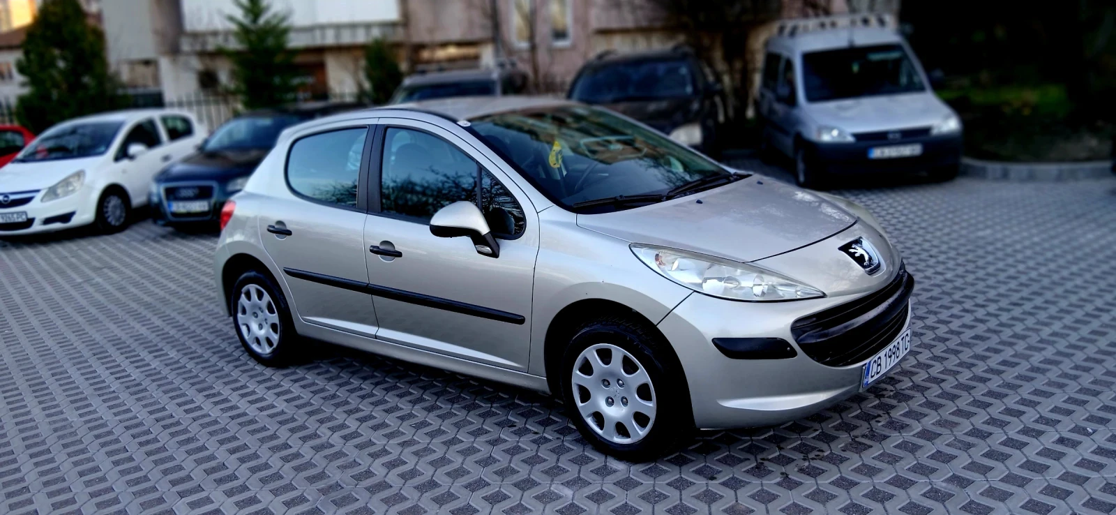 Peugeot 207 1.4 УНИКАЛНА 140 000 КМ, снимка 6 - Автомобили и джипове - 53834685