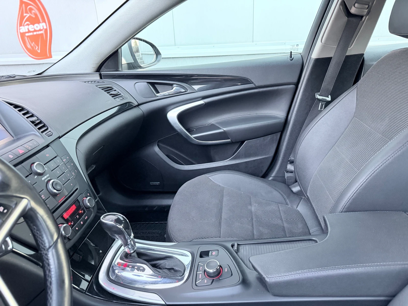 Opel Insignia, снимка 9 - Автомобили и джипове - 53865416