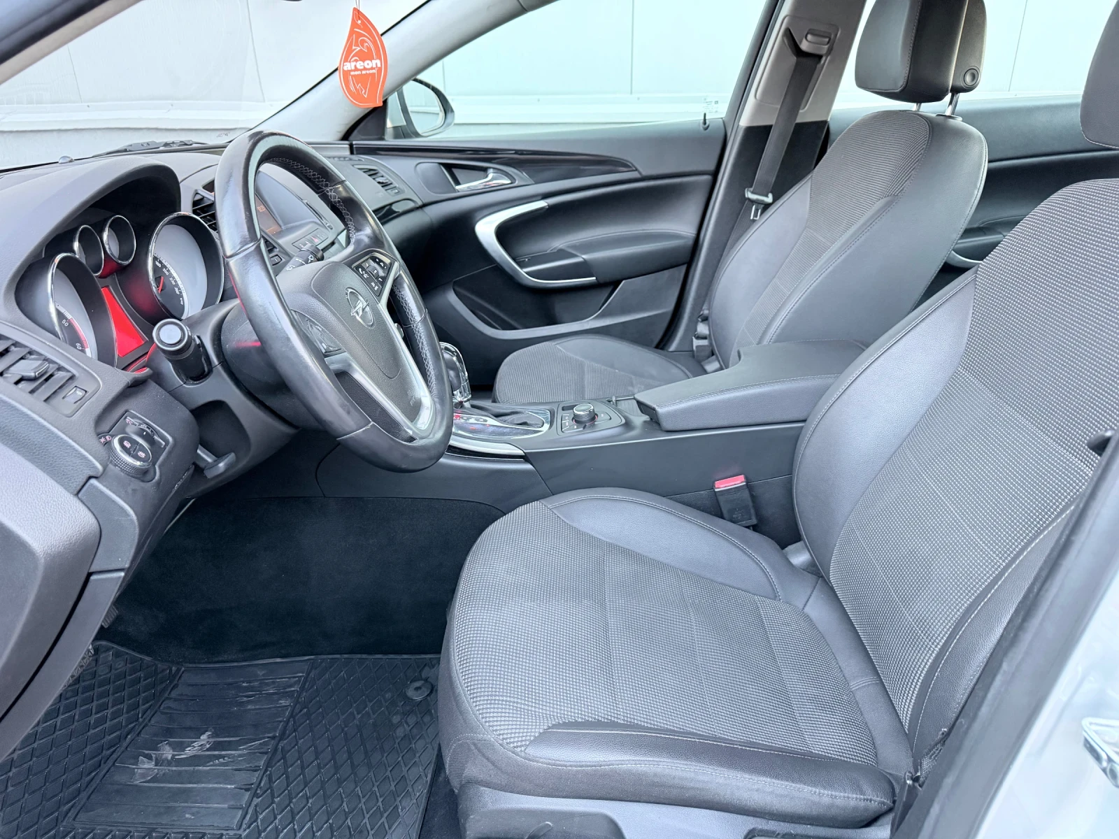 Opel Insignia, снимка 8 - Автомобили и джипове - 53865416