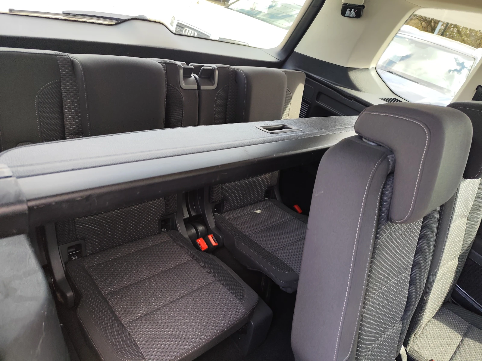 VW Touran 2.0TDi* 7 MECTA* АВТОМАТИК* , снимка 11 - Автомобили и джипове - 53985883