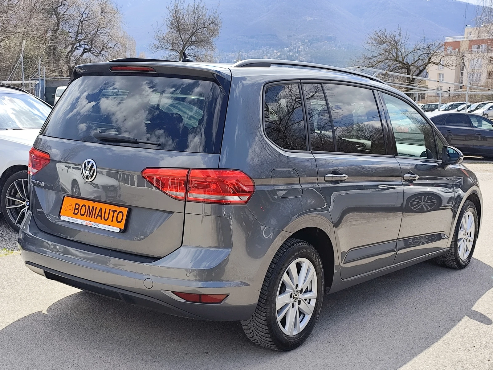 VW Touran 2.0TDi* 7 MECTA* АВТОМАТИК* , снимка 4 - Автомобили и джипове - 53985883