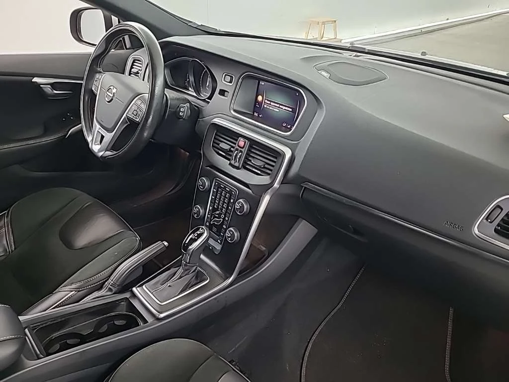 Volvo V40 Т3 R-DESIGN- * PANORAMA* , снимка 7 - Автомобили и джипове - 54067842