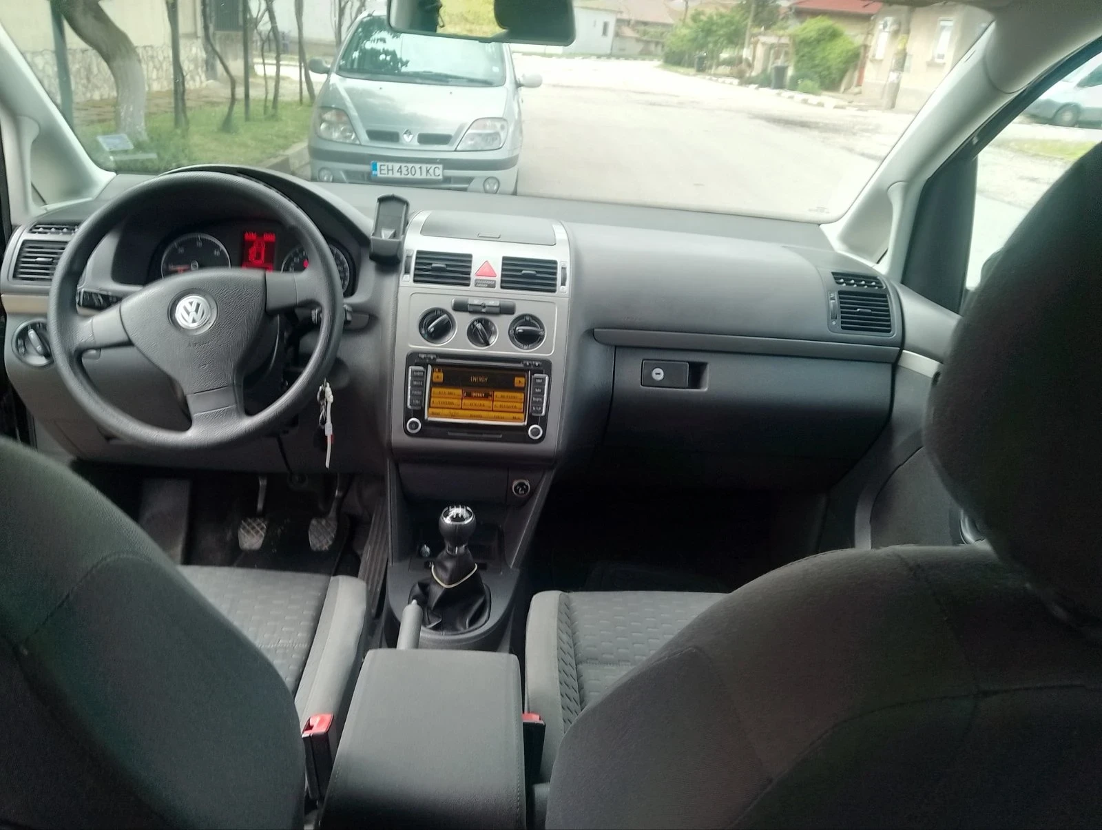VW Touran 2.0 , снимка 5 - Автомобили и джипове - 54377599