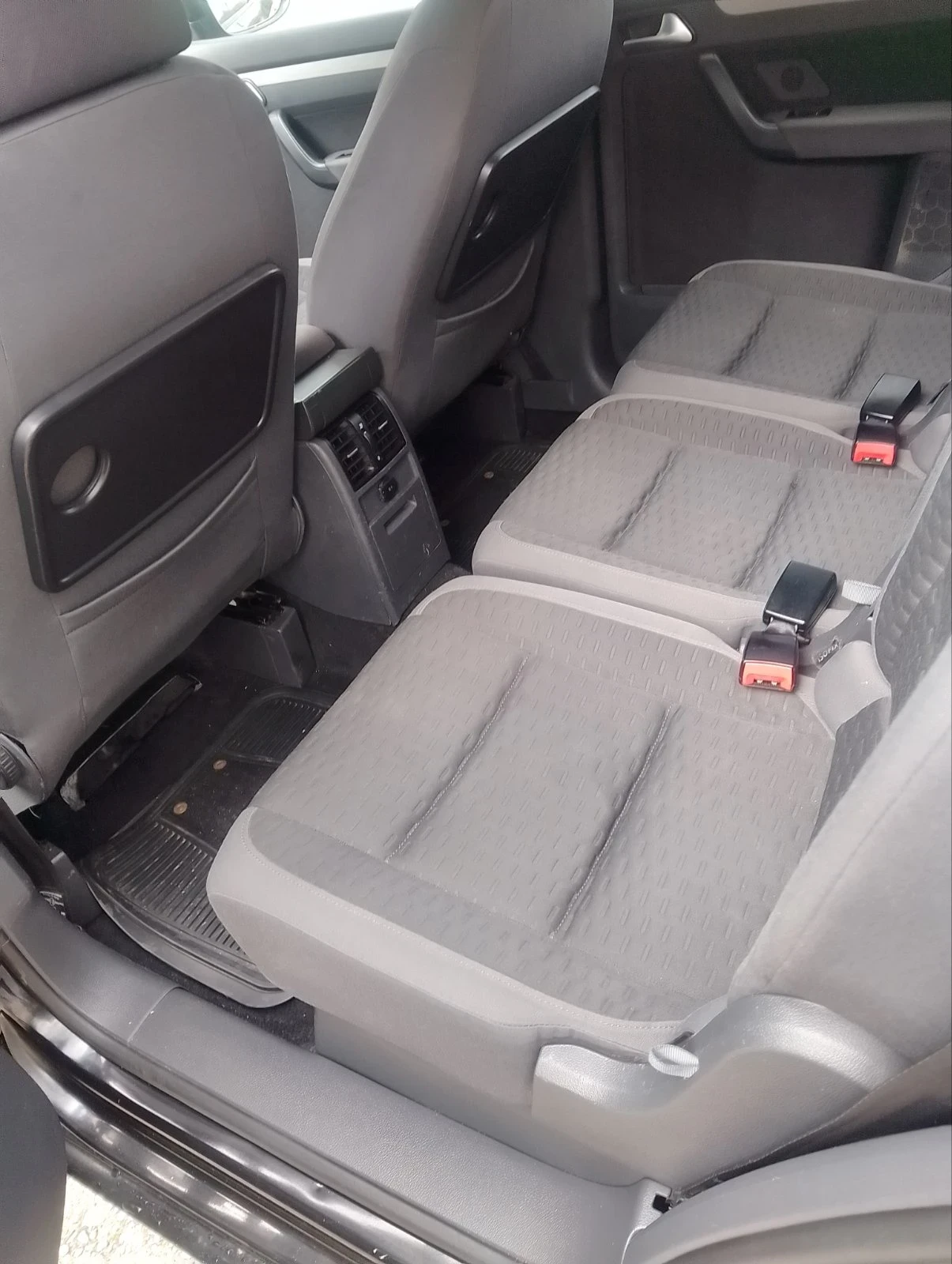 VW Touran 2.0 , снимка 7 - Автомобили и джипове - 54377599