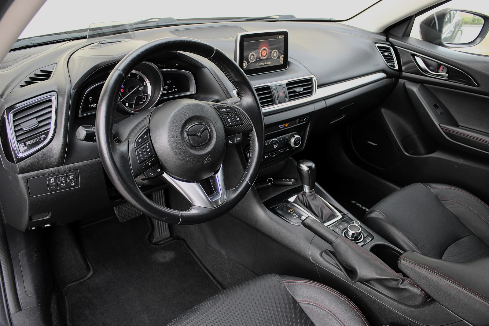 Mazda 3 2.2d/SKYACTIV/PDC/HEAD UP/DISTRONIC/KEYLESS/LED, снимка 11 - Автомобили и джипове - 54722756
