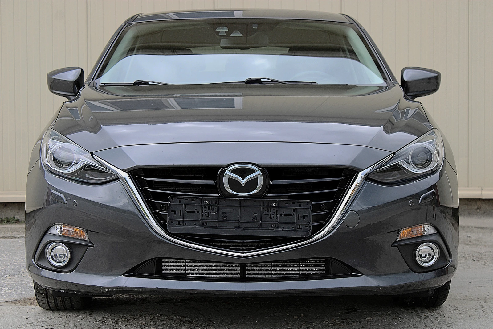 Mazda 3 2.2d/SKYACTIV/PDC/HEAD UP/DISTRONIC/KEYLESS/LED, снимка 2 - Автомобили и джипове - 54722756