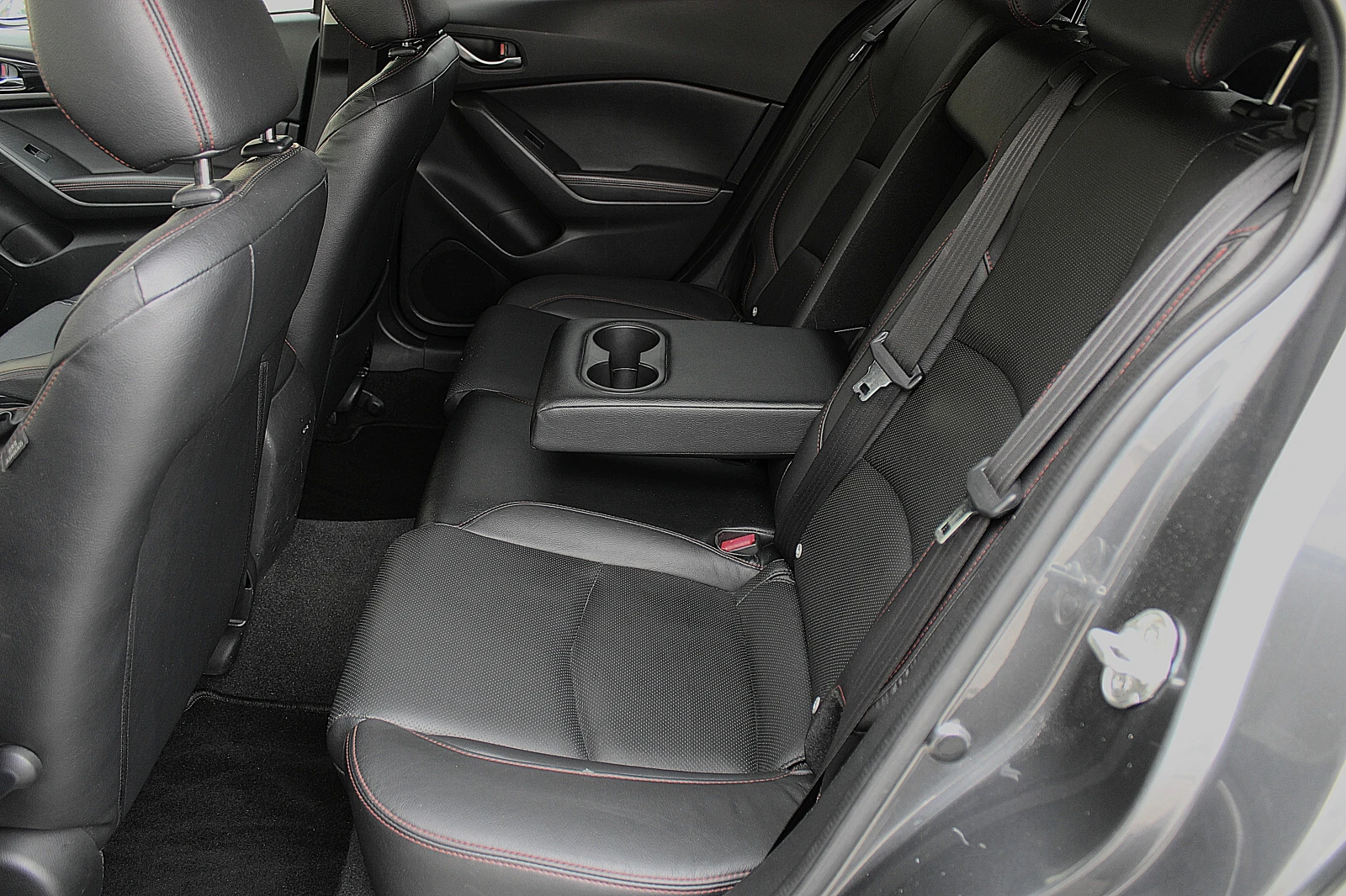 Mazda 3 2.2d/SKYACTIV/PDC/HEAD UP/DISTRONIC/KEYLESS/LED, снимка 10 - Автомобили и джипове - 54722756