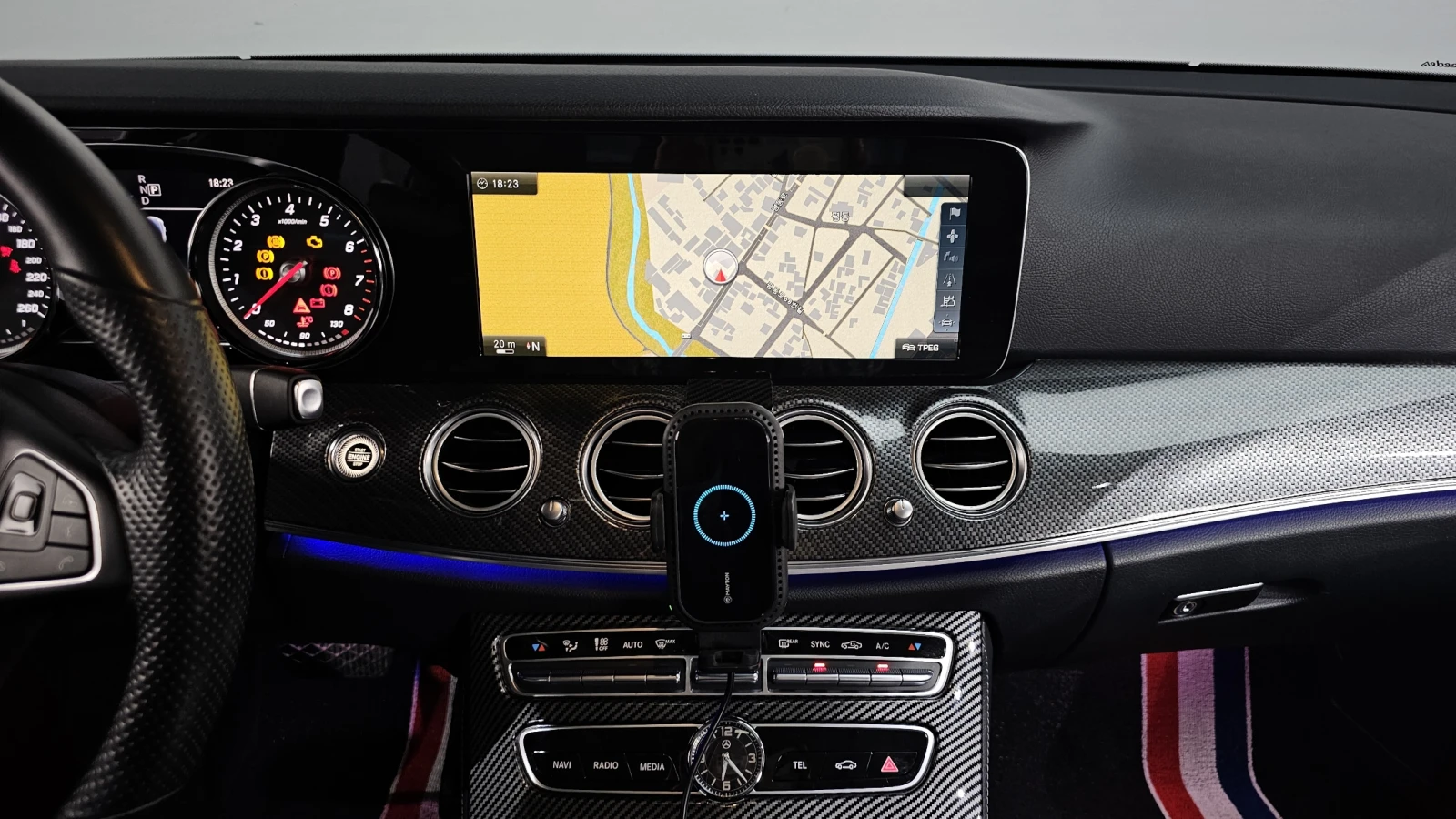 Mercedes-Benz E 200 63 AMG OPTIC* HUD* AMBIENT* KEYLESS* КРАЙНА  ЦЕНА, снимка 14 - Автомобили и джипове - 55194648