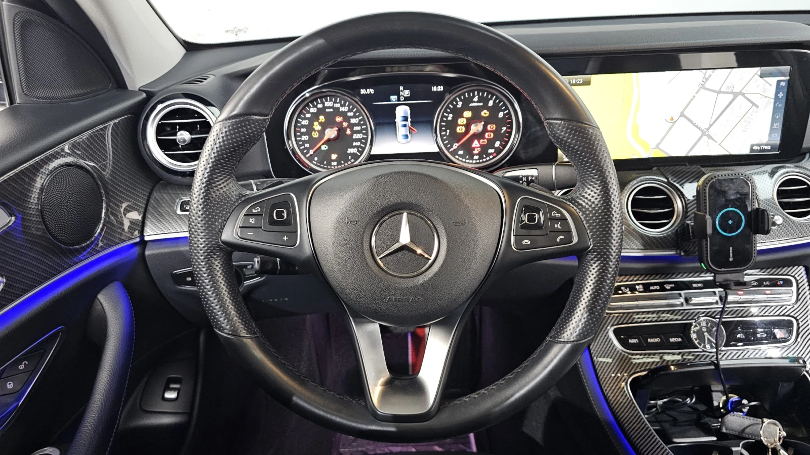Mercedes-Benz E 200 63 AMG OPTIC* HUD* AMBIENT* KEYLESS* КРАЙНА  ЦЕНА, снимка 6 - Автомобили и джипове - 55194648