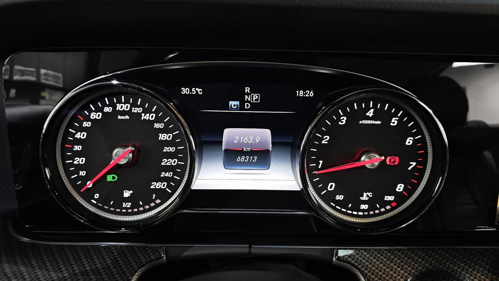 Mercedes-Benz E 200 63 AMG OPTIC* HUD* AMBIENT* KEYLESS* КРАЙНА  ЦЕНА, снимка 8 - Автомобили и джипове - 55194648