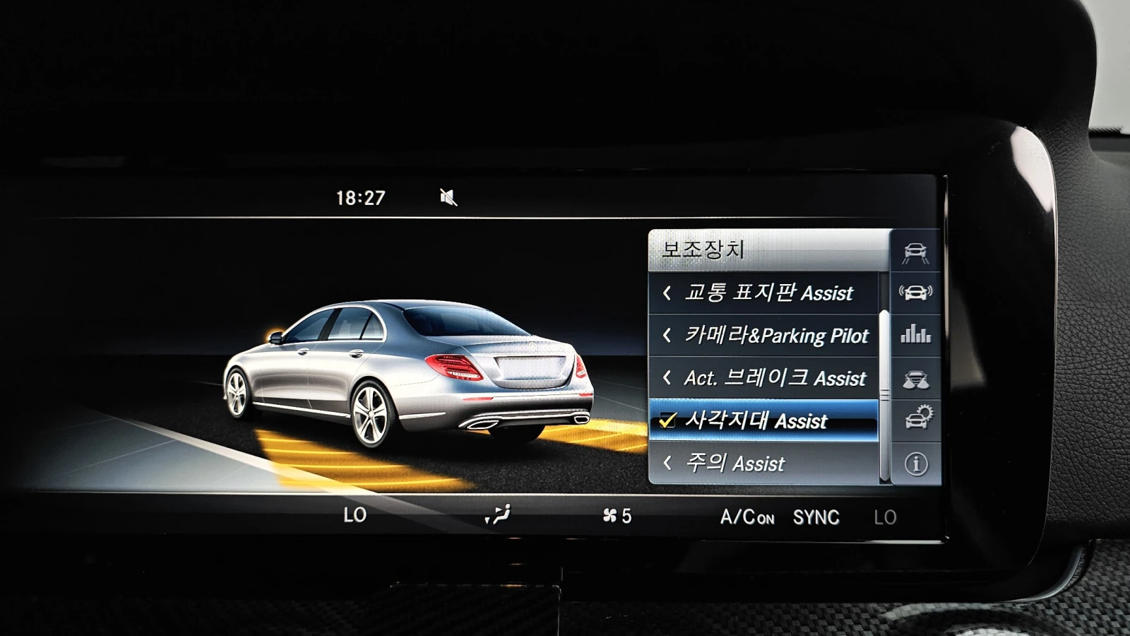 Mercedes-Benz E 200 63 AMG OPTIC* HUD* AMBIENT* KEYLESS* КРАЙНА  ЦЕНА, снимка 11 - Автомобили и джипове - 55194648