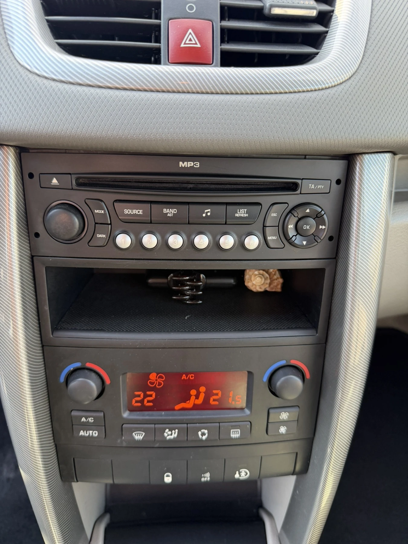 Peugeot 207, снимка 11 - Автомобили и джипове - 55692353
