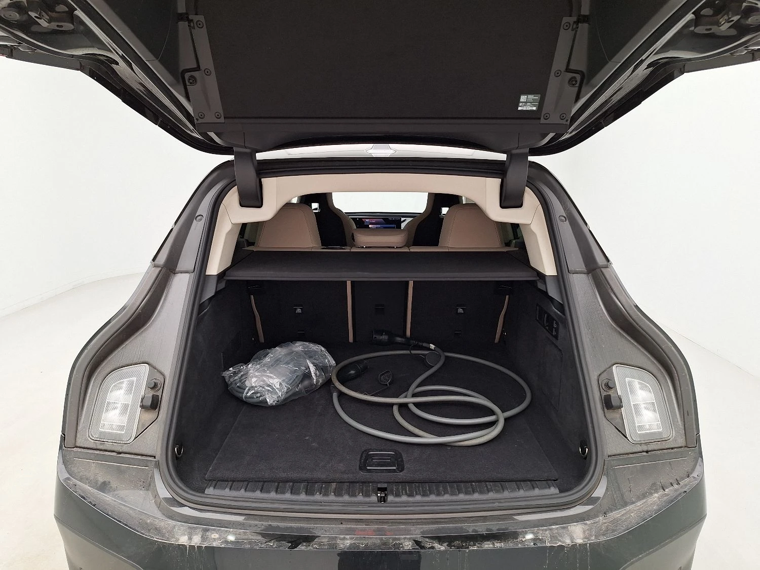 BMW iX xDrive40 Leather LED Navi , снимка 13 - Автомобили и джипове - 56718616