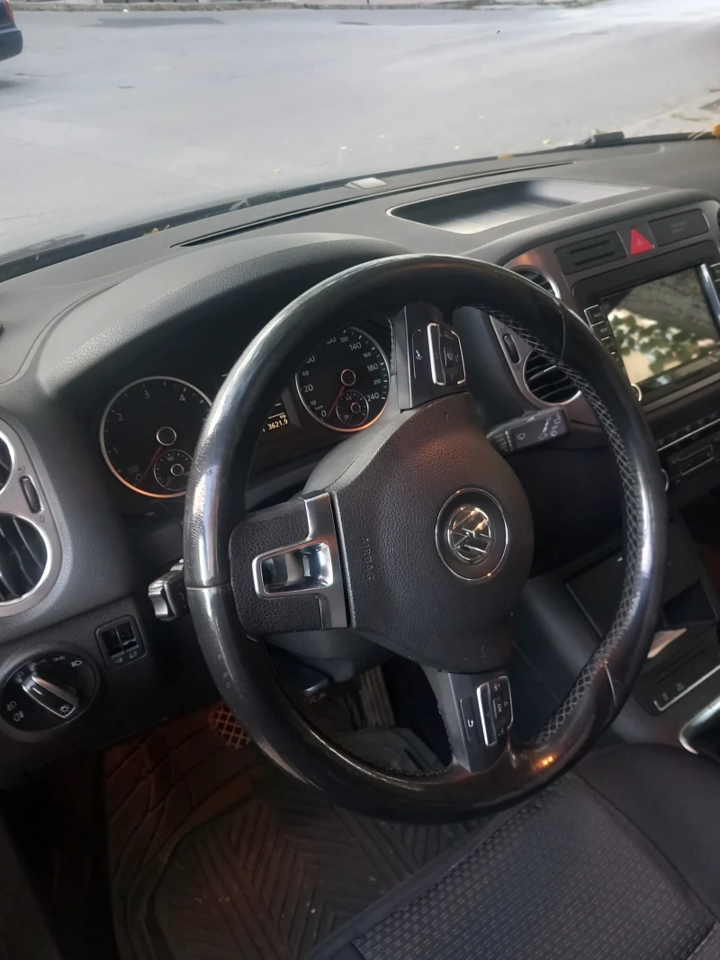 VW Tiguan, снимка 5 - Автомобили и джипове - 47467994