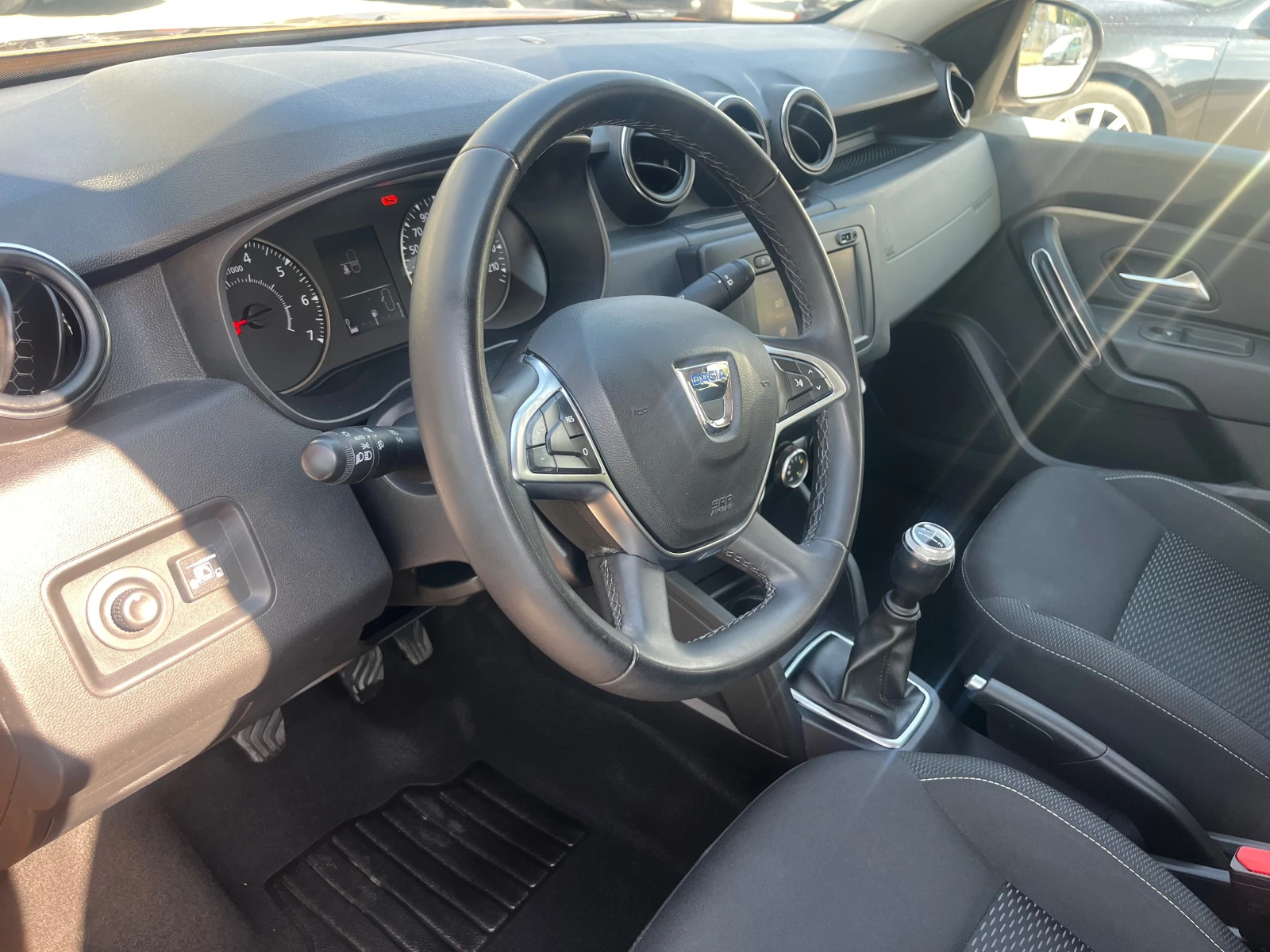 Dacia Duster 1.6i ITALY КАТО НОВ! - изображение 9