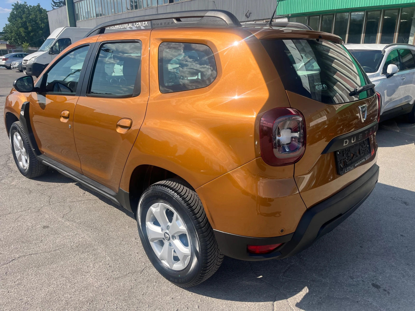 Dacia Duster 1.6i ITALY КАТО НОВ! - изображение 4