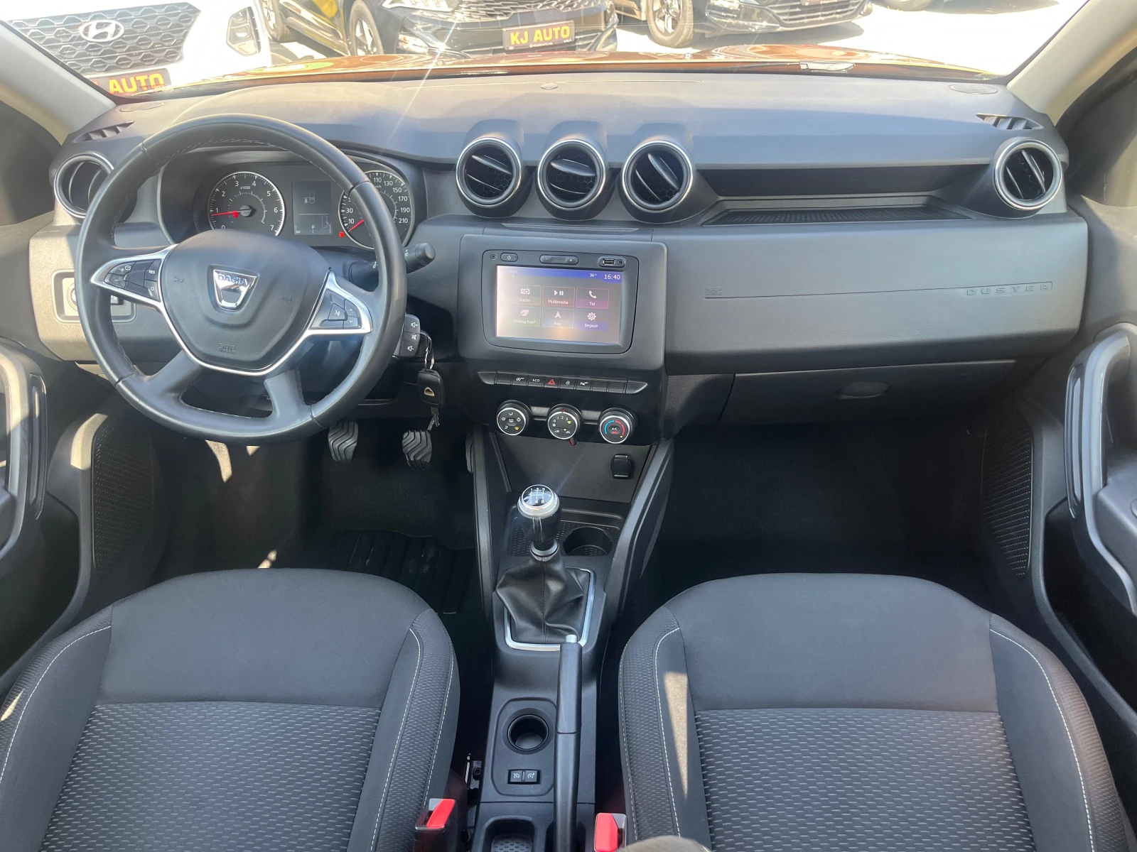 Dacia Duster 1.6i ITALY КАТО НОВ! - изображение 7
