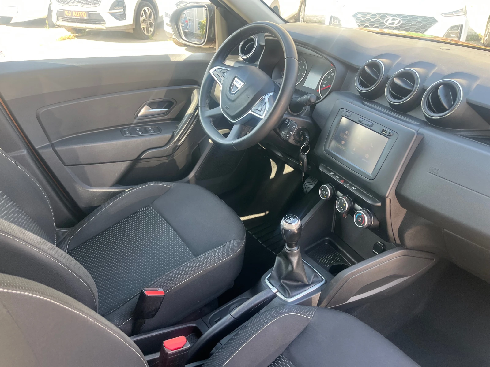 Dacia Duster 1.6i ITALY КАТО НОВ! - изображение 10