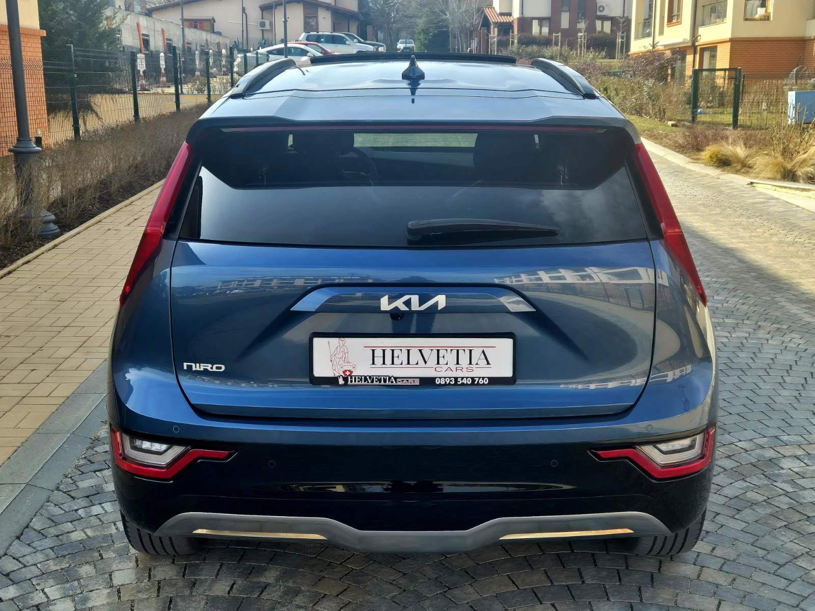 Kia Niro 65 KWH* SOH 100%* H/K* КОЖА* ПОДГРЕВ* ОБДУХВАНЕ* , снимка 4 - Автомобили и джипове - 53394895