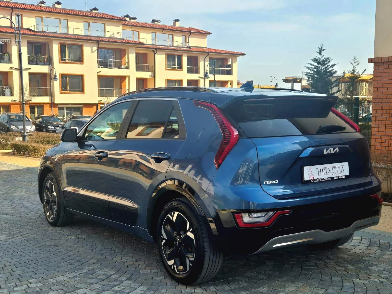 Kia Niro 65 KWH* SOH 100%* H/K* КОЖА* ПОДГРЕВ* ОБДУХВАНЕ* , снимка 3 - Автомобили и джипове - 53394895