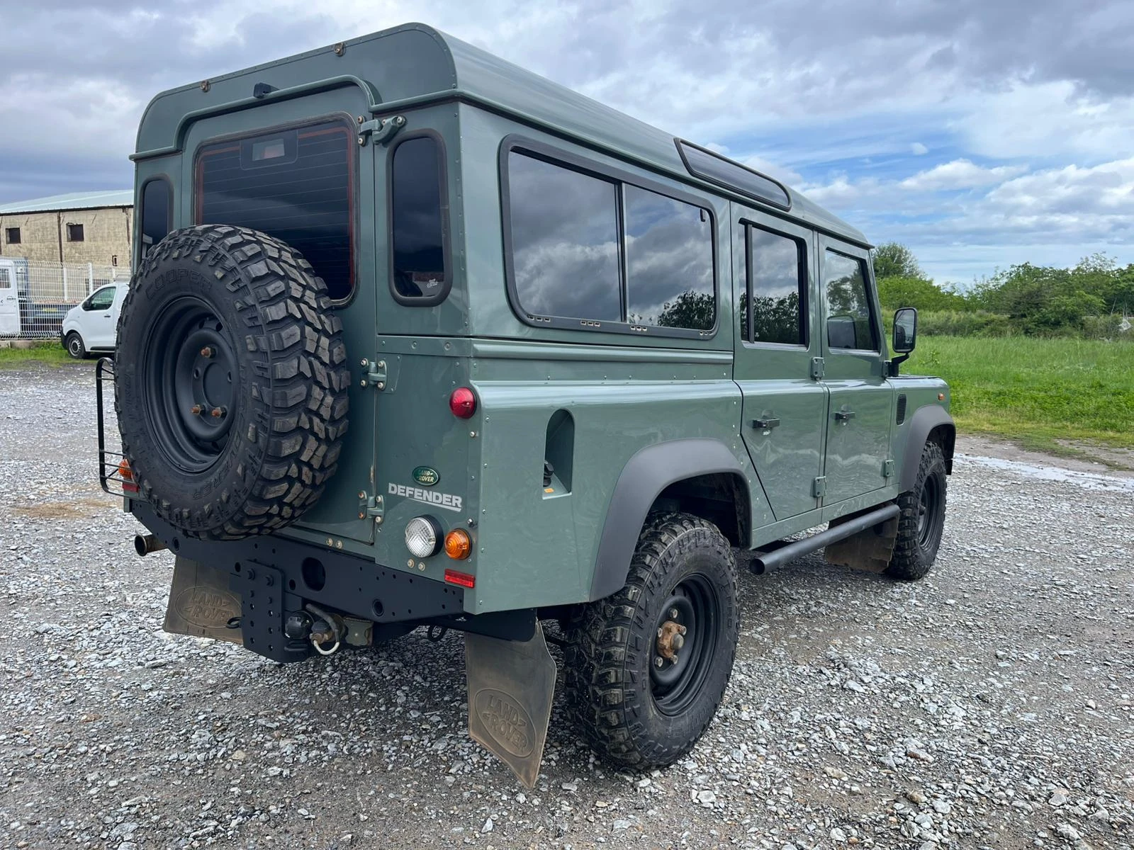 Land Rover Defender  - изображение 6