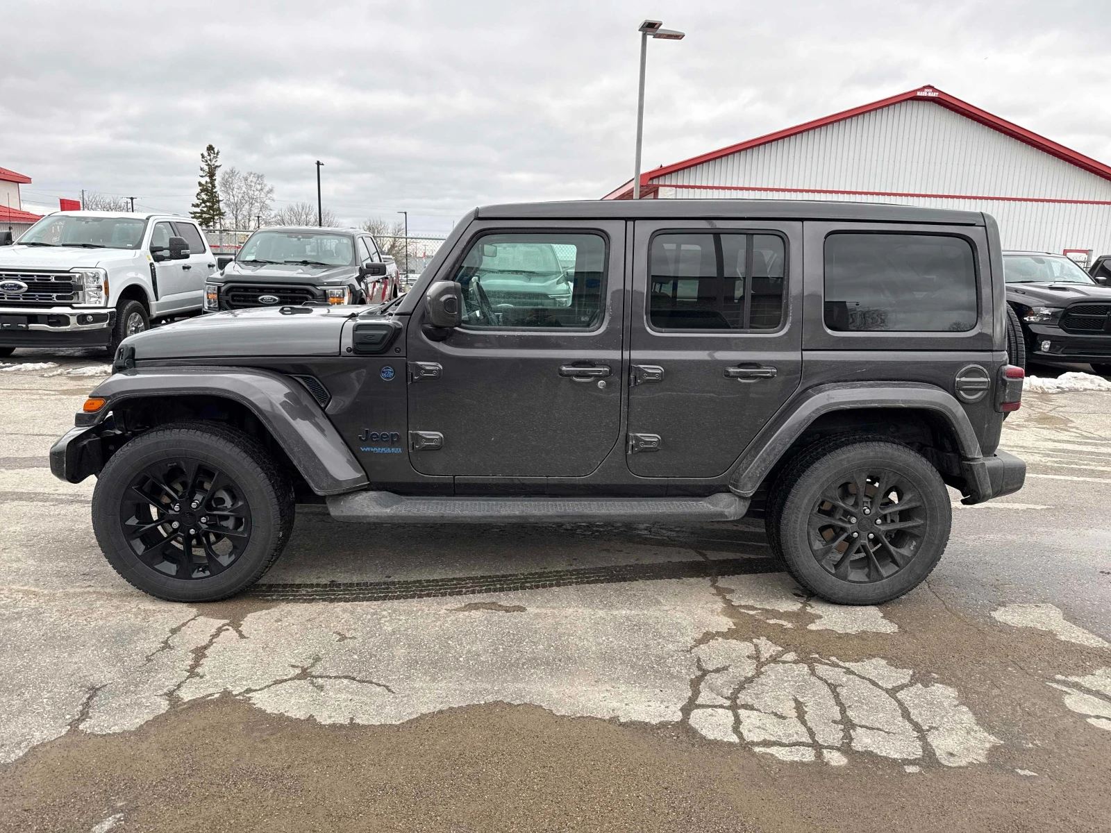 Jeep Wrangler 4xe Unlimited High Altitude | Сершизна история | , снимка 3 - Автомобили и джипове - 53914291