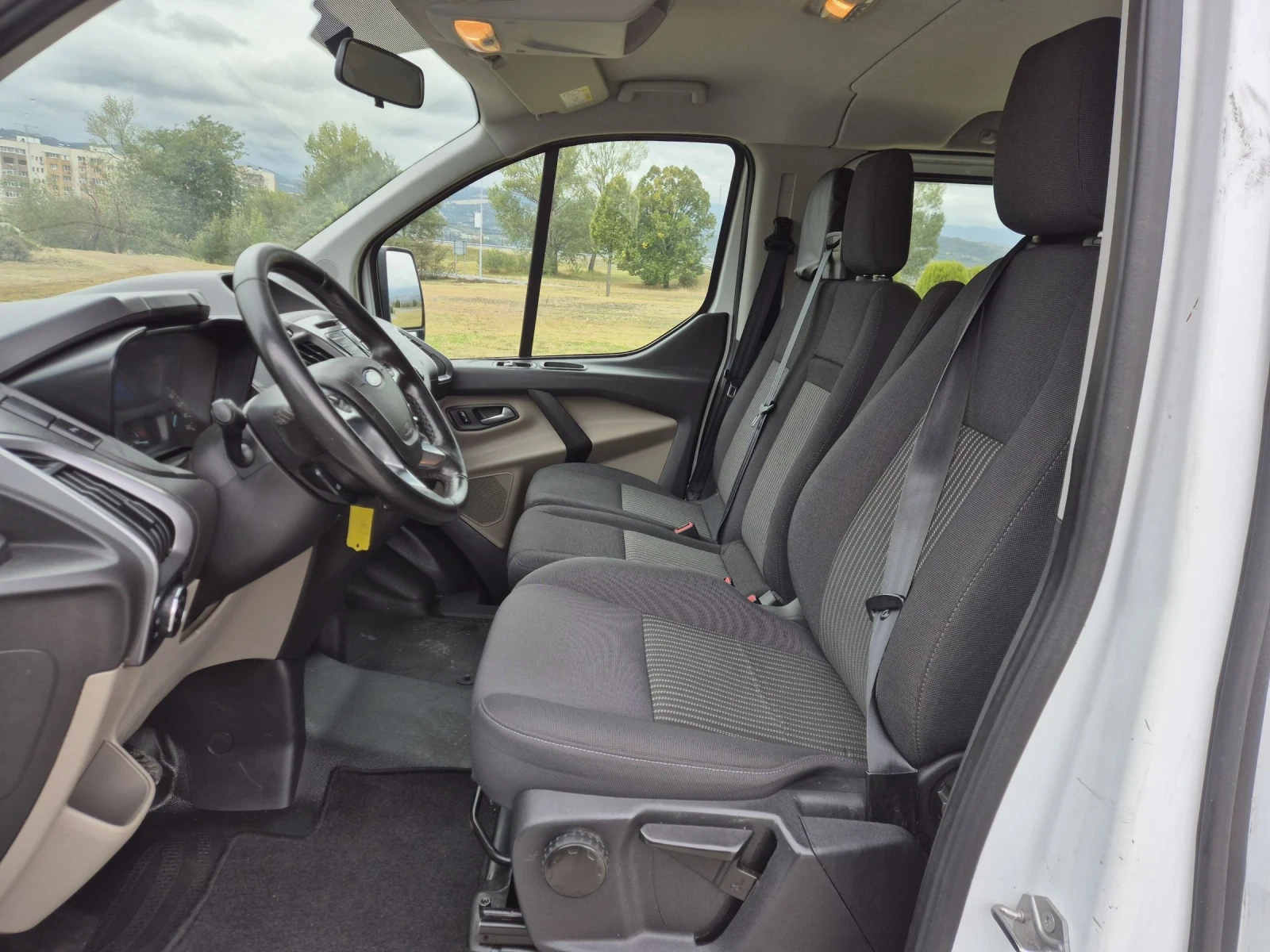 Ford Transit Custom 2.0д Товаропътнечески - изображение 10