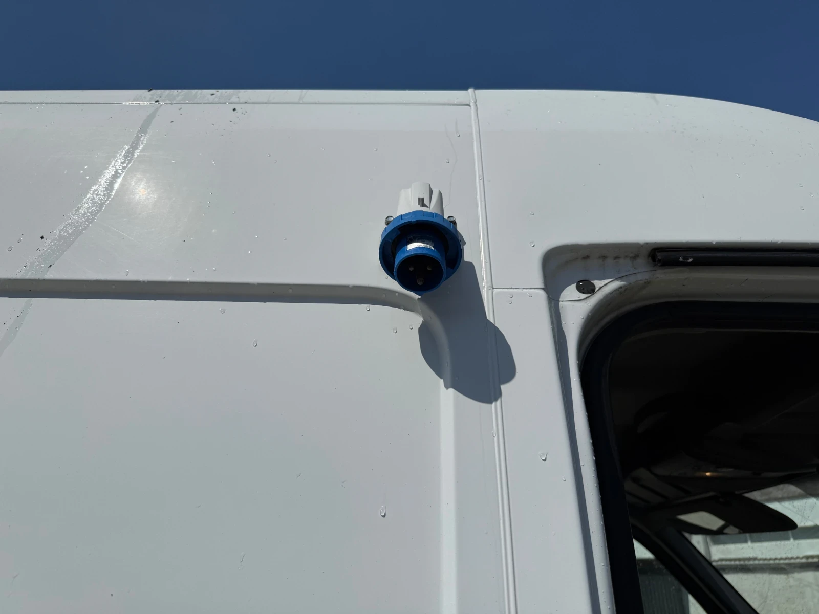 Renault Master 2.2 дизел хладилен, снимка 9 - Бусове и автобуси - 54427763