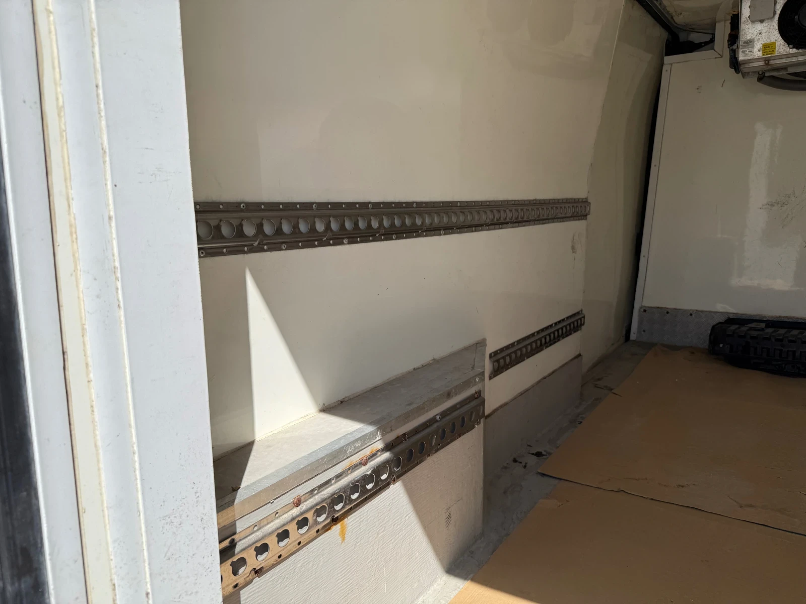 Renault Master 2.2 дизел хладилен, снимка 12 - Бусове и автобуси - 54427763