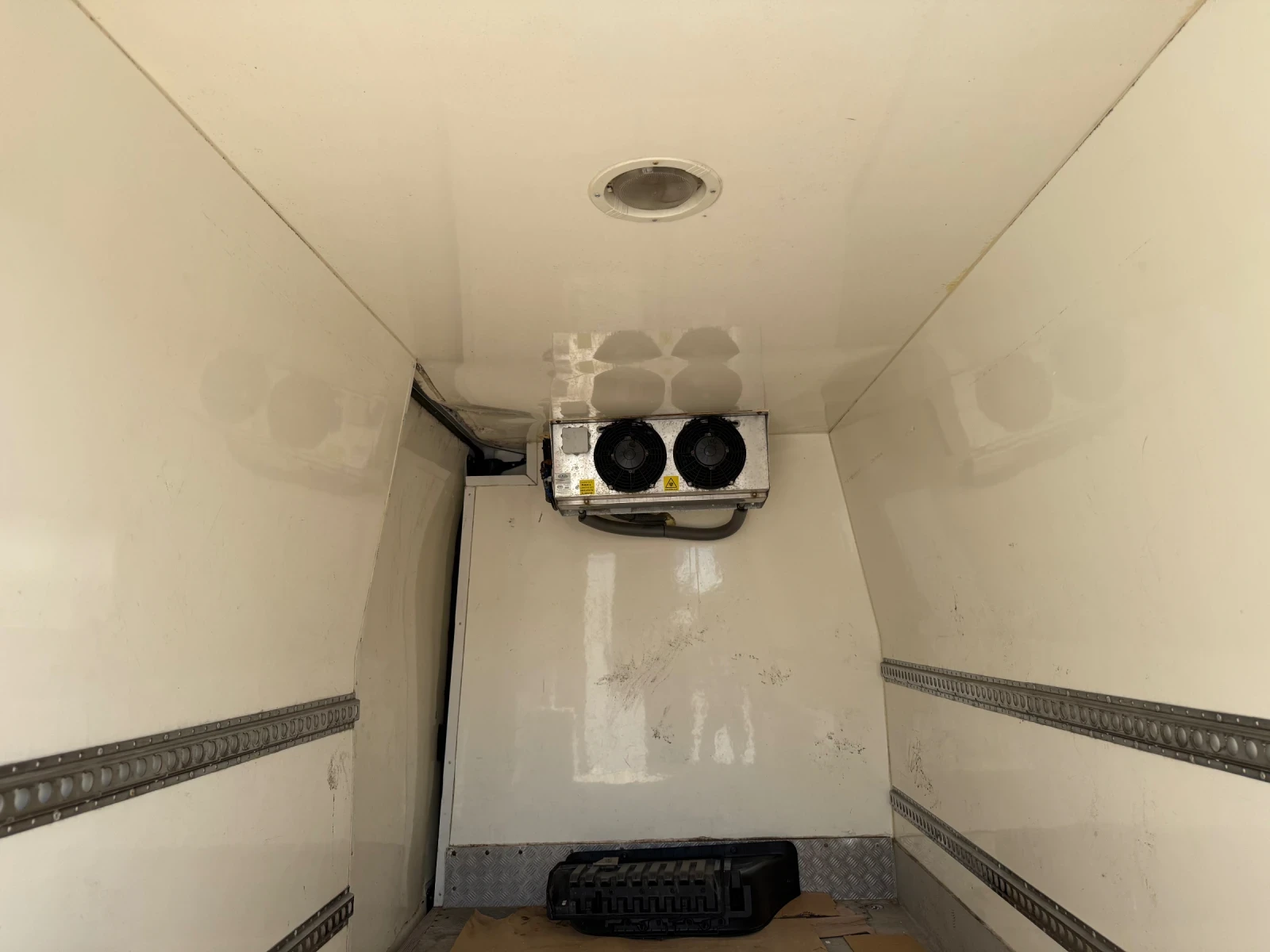 Renault Master 2.2 дизел хладилен, снимка 11 - Бусове и автобуси - 54427763