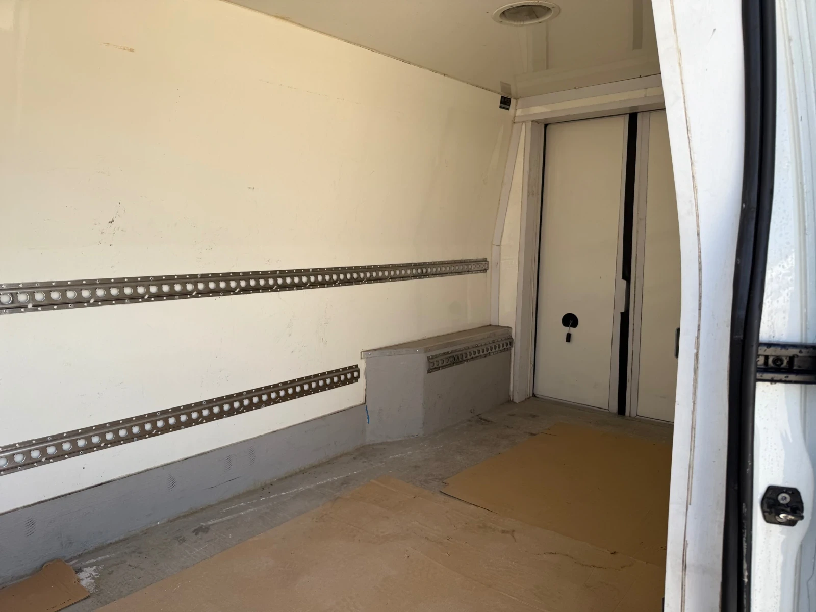 Renault Master 2.2 дизел хладилен, снимка 14 - Бусове и автобуси - 54427763
