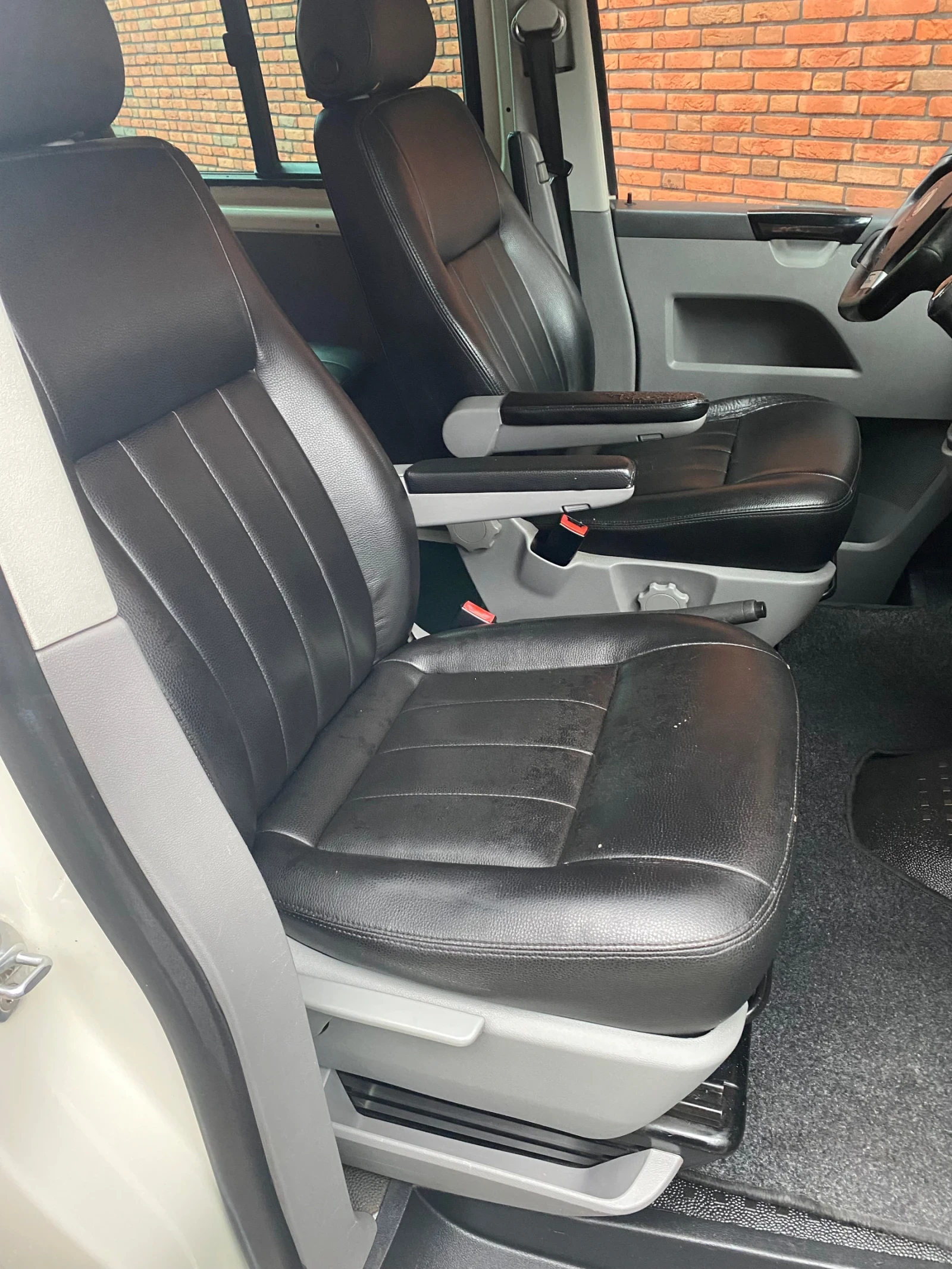 VW T5 2.5 TDI, снимка 2 - Бусове и автобуси - 54547625