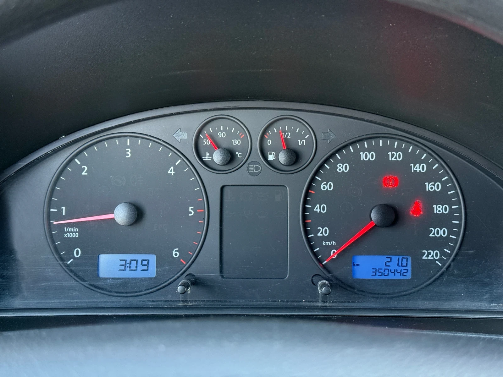 VW Transporter 2.5TDi, Климатик, * БЕЗ РЪЖДИ* Уникат!, снимка 10 - Бусове и автобуси - 55730244