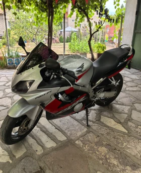 ����� �� �������� �� Honda Cbr 600 F4i