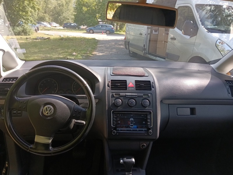 VW Touran, снимка 15 - Автомобили и джипове - 46160986