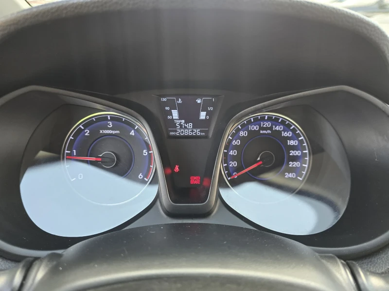 Hyundai Ix20 1.6crdi 115к.с Топ състояние , снимка 17 - Автомобили и джипове - 50739147