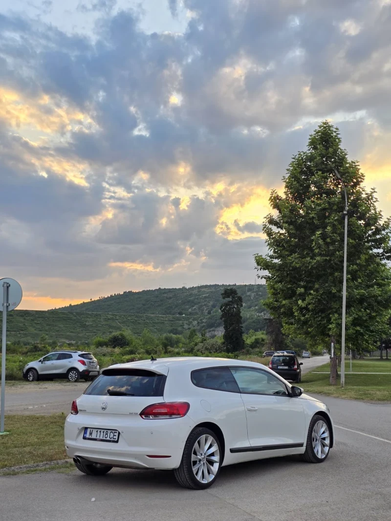 VW Scirocco 2.0TDI DSG, снимка 2 - Автомобили и джипове - 52989146