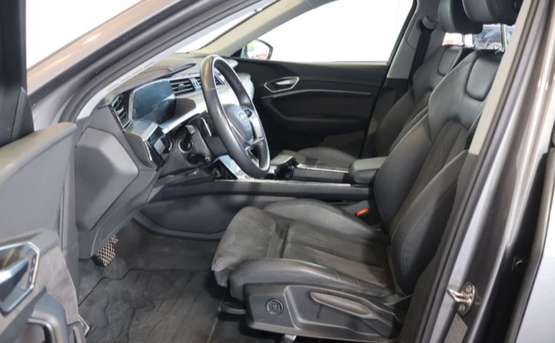 Audi E-Tron Quatro/Led/Leder/Luft/kam, снимка 10 - Автомобили и джипове - 53039134