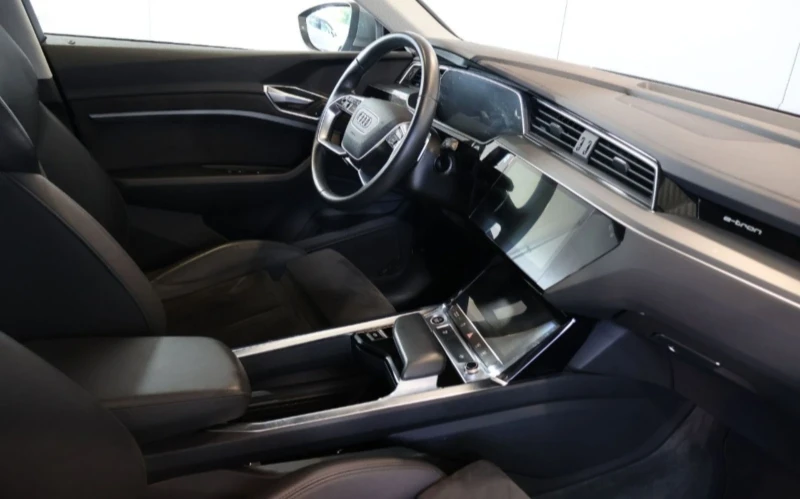 Audi E-Tron Quatro/Led/Leder/Luft/kam, снимка 13 - Автомобили и джипове - 53039134