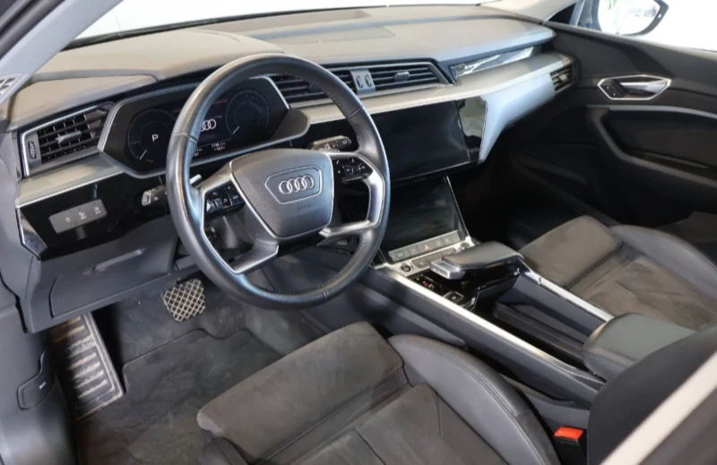 Audi E-Tron Quatro/Led/Leder/Luft/kam, снимка 9 - Автомобили и джипове - 53039134