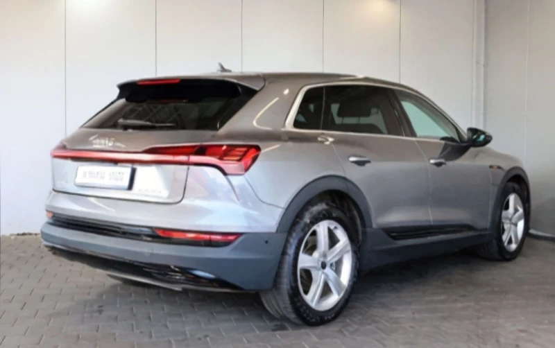 Audi E-Tron Quatro/Led/Leder/Luft/kam, снимка 4 - Автомобили и джипове - 53039134