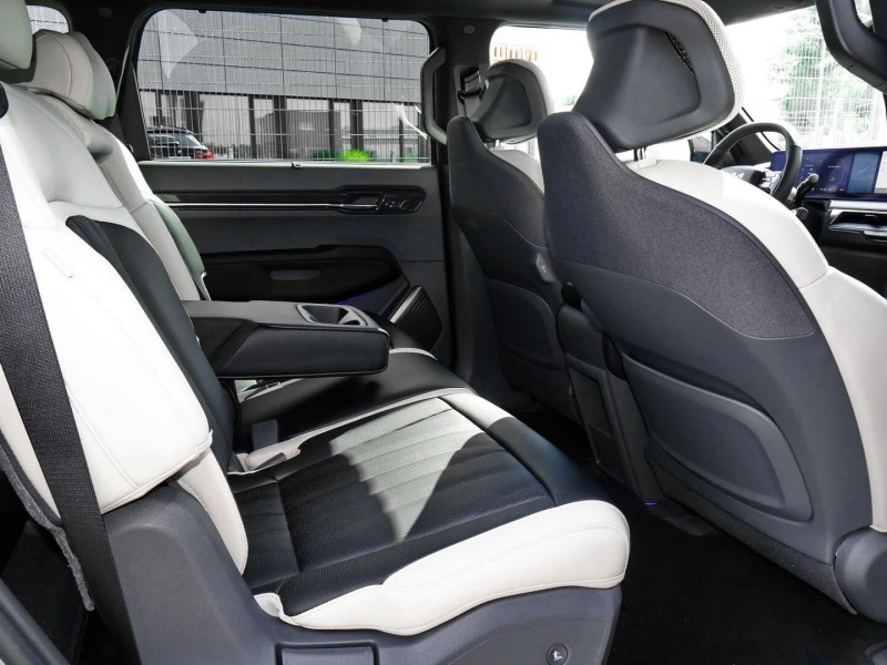 Kia EV9 99kWh AWD GT-LINE PANORAMA 360 HEAD-UP 7 МЕСТА, снимка 12 - Автомобили и джипове - 53157348