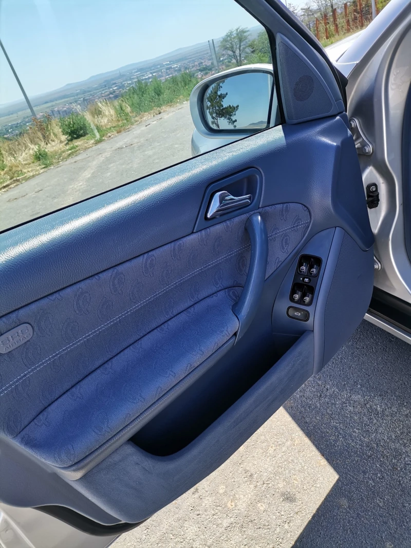 Mercedes-Benz C 180 Kompressor / LPG, снимка 13 - Автомобили и джипове - 53236408