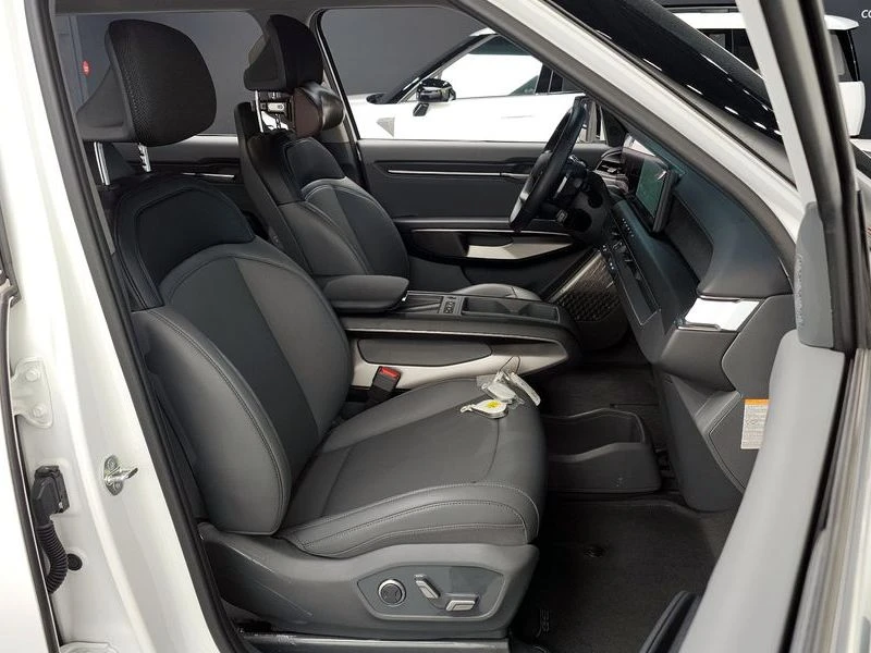 Kia EV9 AIR Long Range AWD 99.8kW, снимка 10 - Автомобили и джипове - 54171110