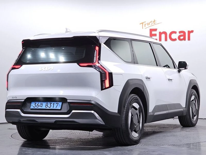 Kia EV9 AIR Long Range AWD 99.8kW, снимка 2 - Автомобили и джипове - 54171110