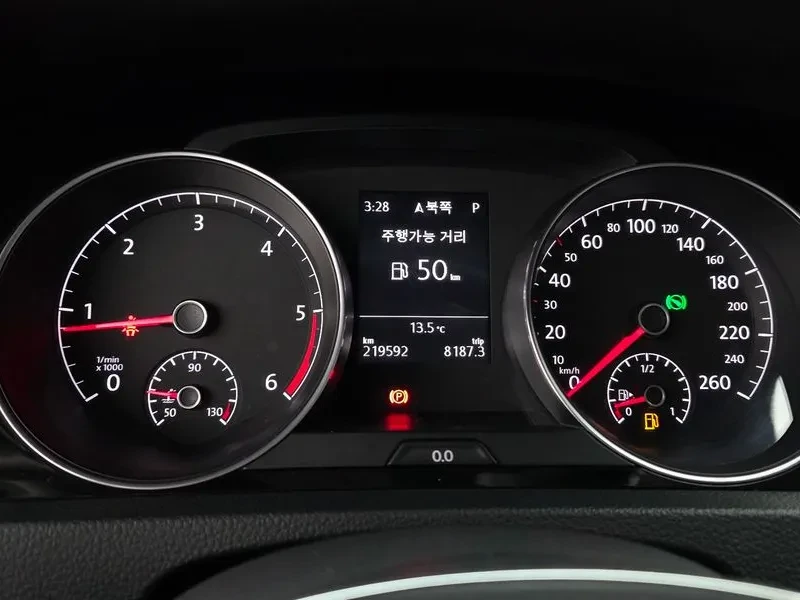 VW Golf 2.0 TDI, снимка 8 - Автомобили и джипове - 54300725