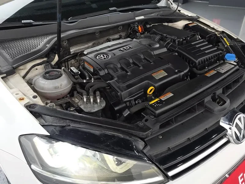 VW Golf 2.0 TDI, снимка 6 - Автомобили и джипове - 54300725