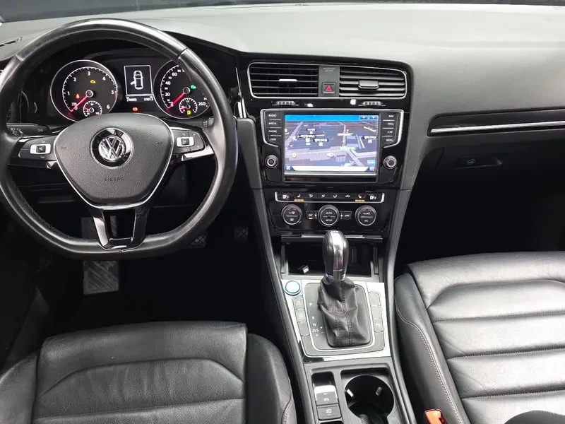 VW Golf 2.0 TDI, снимка 7 - Автомобили и джипове - 54300725